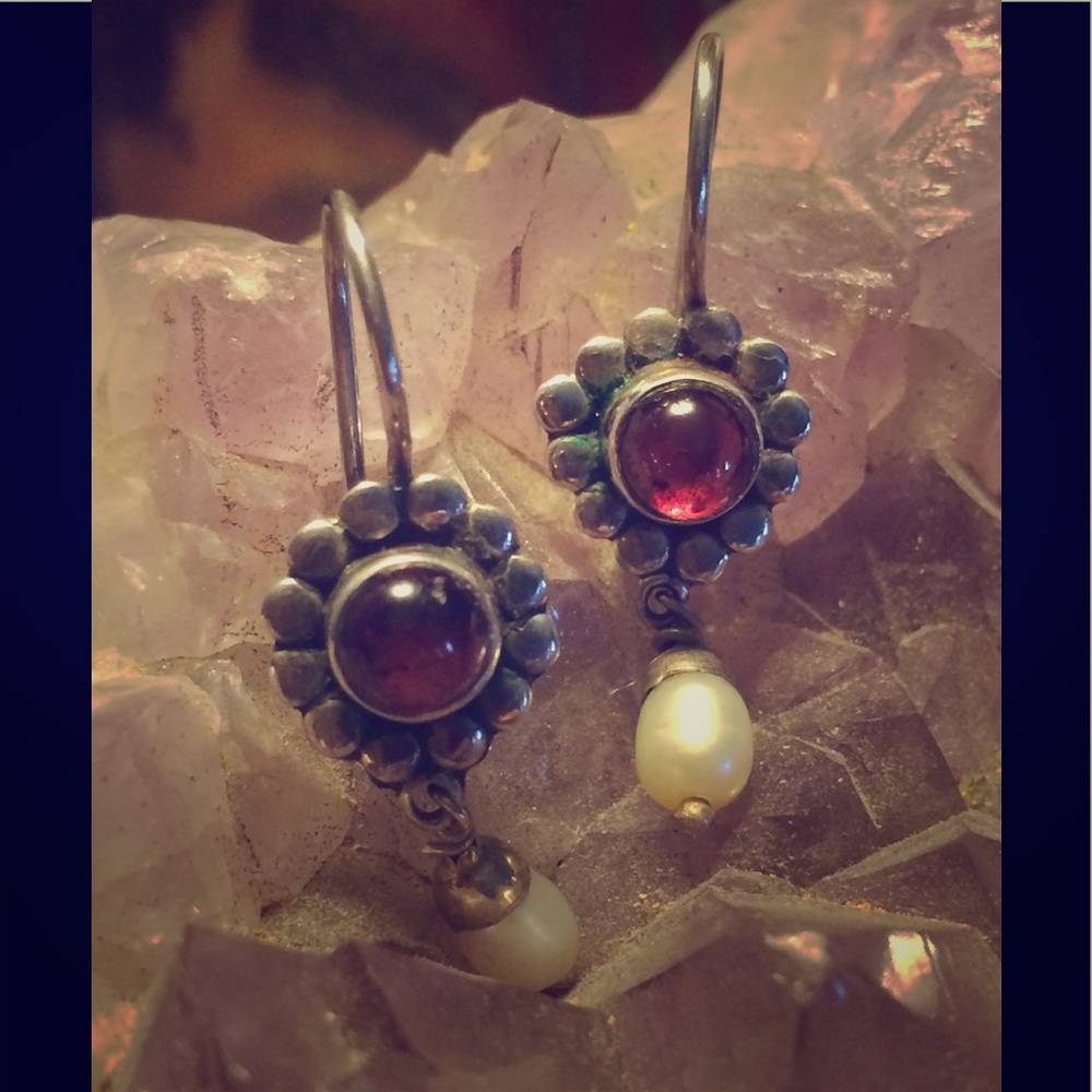 🌙 New- Sterling Silver, Garnet & Pearl Earrings